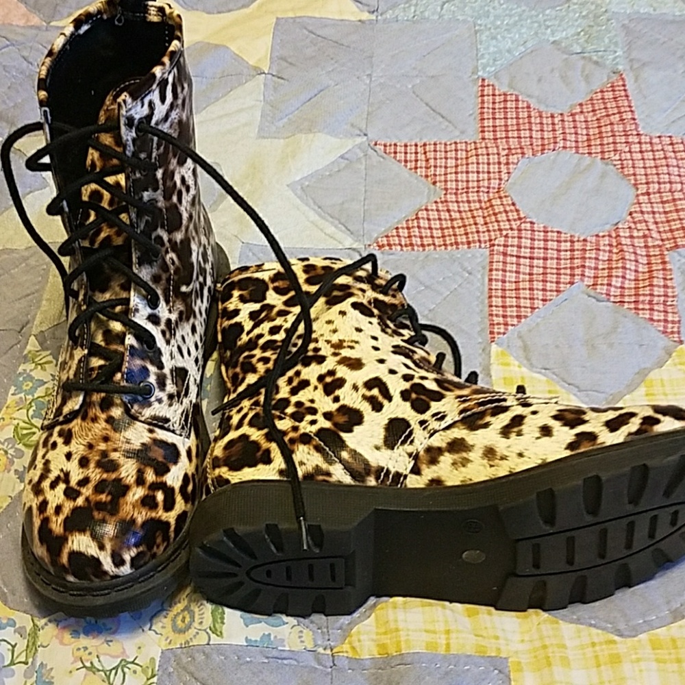 Arizona combat boots. Never worn